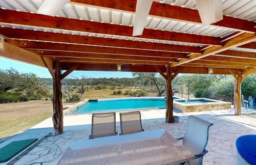 4-Bedroom Spacious Home with Guest House & Pool, Located on 9 Acres of Land - Foto 44