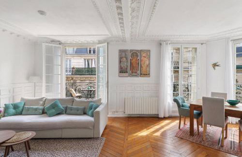 Haussmannian and Central - Montmartre and Sacré-Coeur - Photo 11