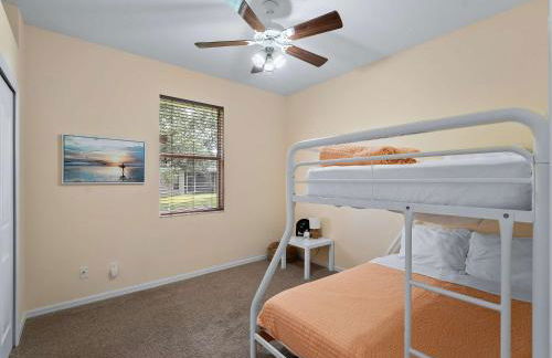 Tranquil & Spacious Family Retreat Swimming Pool - Foto 29