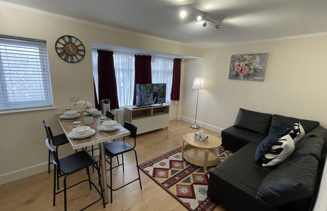 Spacious one Bedroom Apartment With Free Parking - Foto 1