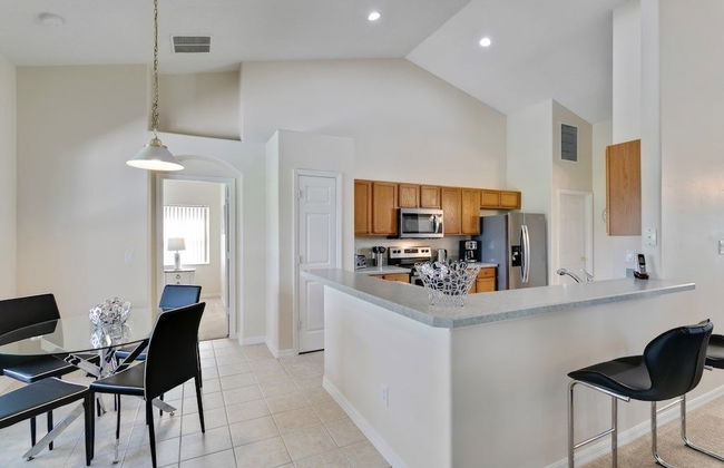 4BR Pool Home in Orange Tree by SHV - Foto 18