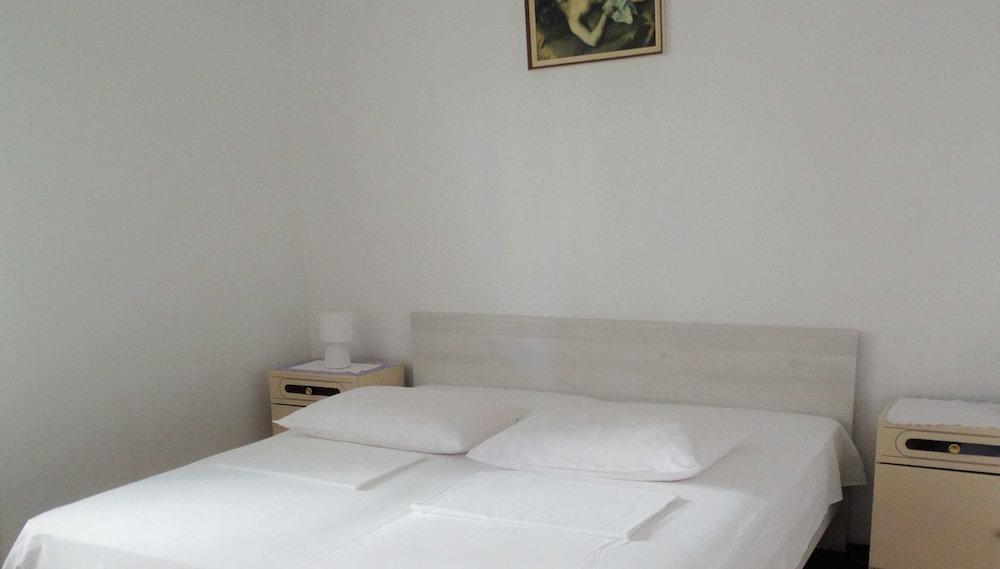 Airy Crikvenica Apartment With Terrace Close to Beach - Foto 1, Habitación