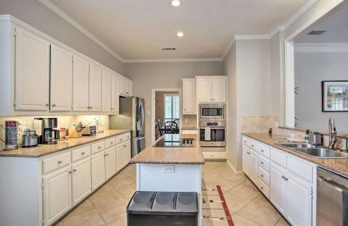 Elegant Plano Home with Private Outdoor Pool! - Foto 7