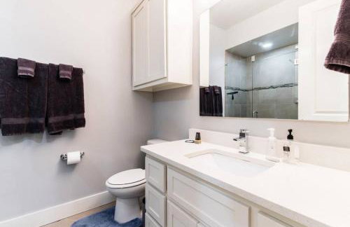 Stunning Townhome Near Uptown - Photo 26