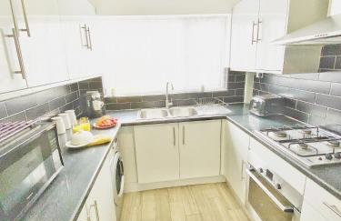 Luxurious family home in West Midlands - Photo 8