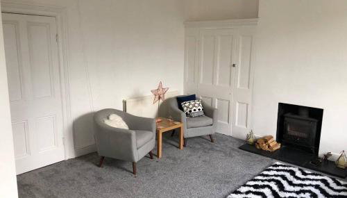 Stunning Bebington Maisonette - large private drive and entrance, good transport links - Foto 3