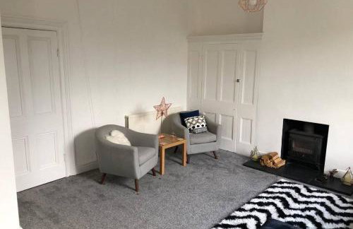 Stunning Bebington Maisonette - large private drive and entrance, good transport links - Foto 3