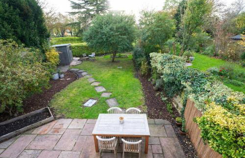 Charming 3BR Cottage Sleeps 8 - 15 Mins to Centre - Foto 12