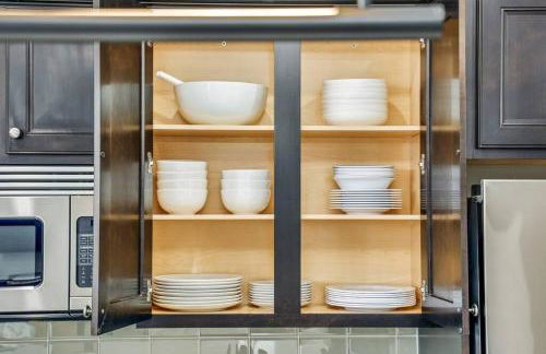 Lumber Barons Detroit Brush Park Penthouse 3BR 2 Kings 1 Queen 2 Baths 1 Car Garage - Photo 8