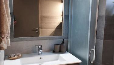 Sunny studio near metro - Foto 3