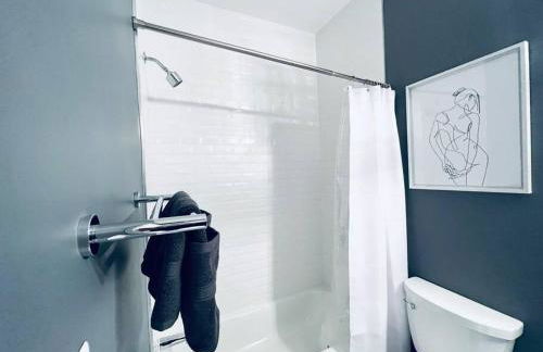 Designer 3BDR Penthouse with Private Rooftop Monument Views Near Popular H Street Corridor Parking Included Free Cancellation - Foto 30