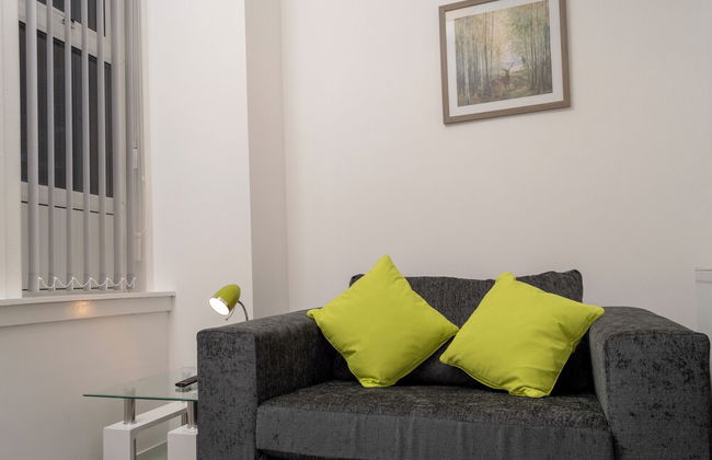 3-bedroom Apartment by Eden Project - Free Parking - Photo 17