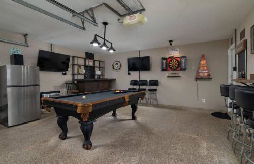 Private Pool - Game Room - Backyard TV - Fenced Yard - Photo 21