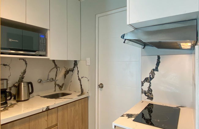 w Modern 1BR w AC Near Kennedy Park - Photo 3