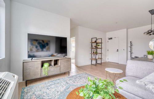 The Cascadia Retreat - Luxury Home - 90 WalkScore - Photo 7