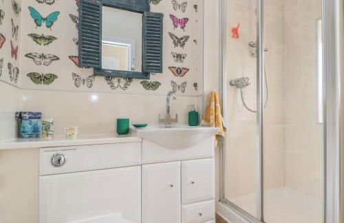 Adams House - Photo 17