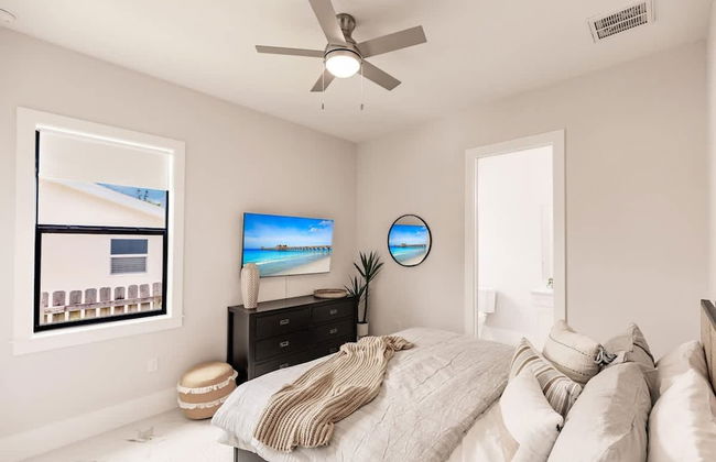 Luxurious Naples 4BR w Pool by Vanderbilt Beach - Photo 26