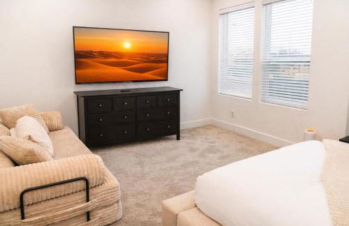 Stylish & Spacious 3BR Gem With Hot tub Near Downtown - Foto 10