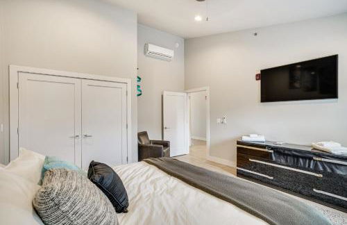 Road America Retreat Modern Villa with Garage! - Foto 20