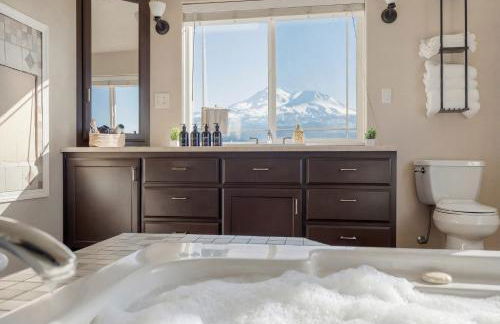 Luxury Shasta Vista Retreat & Basecamp - Sauna & Jacuzzi - Foto 22