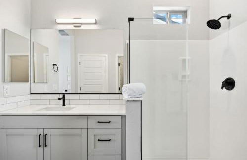 Sparkling Modern Home in Buckeye with Pool,BBQ - Foto 43