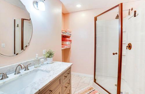 Watch the Sunrise at this Quaint Lake-View Cottage - Foto 18