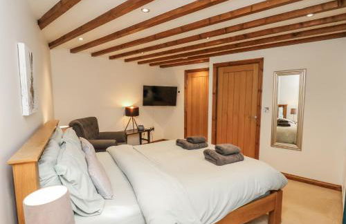 Chestnut Barn - Photo 38