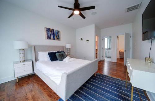 Modern Rooftop Townhome w Hot Tub & Skyline Views - Photo 64