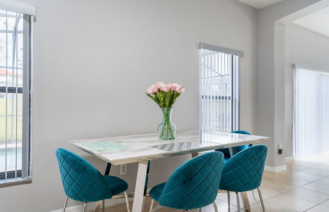 Poolside Serenity Near Disney World 4 Bedroom Home by RedAwning - Foto 28