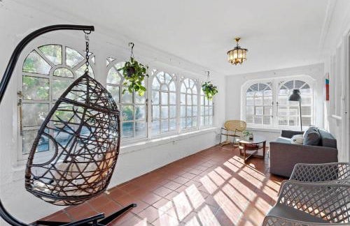 1 Block to Beach - 8BR 5BA Modern Historic Home - Foto 24