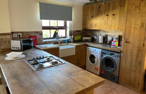 Large, 3 Floors, Quiet, Sleeps 16, 4 Bathrooms, 5 Parking, Semi rural Leicester - Foto 11