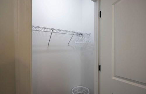 4 Min to Downtown - En-Suite Bath - Washer and Dryer - Foto 48