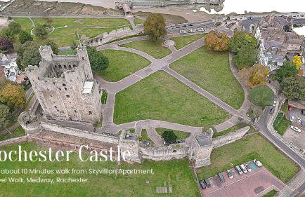 COZY 3 Bed House With Garden & Parking in Rochester, Kent Mins to Train Station, WiFi - Foto 28