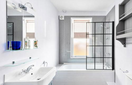 Superb location, character filled apartments by MyCityHaven - Foto 33