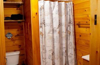 Cabin in the Woods - Hot Tub, Fire Pit, BBQ - Foto 10