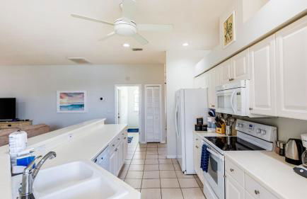 Private Pool Pond Views Bonus Lounge in Gated Naples Community Drive to Dining Sand - Foto 14