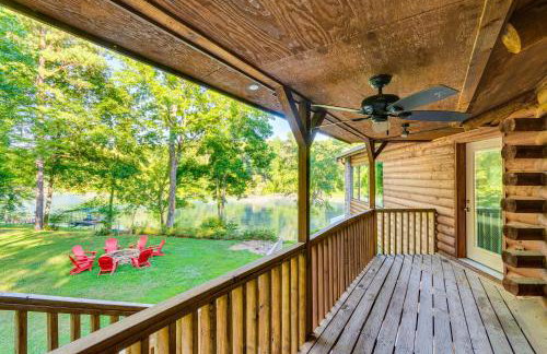 Family-Friendly Riverfront Manor on the Little Red - Foto 29