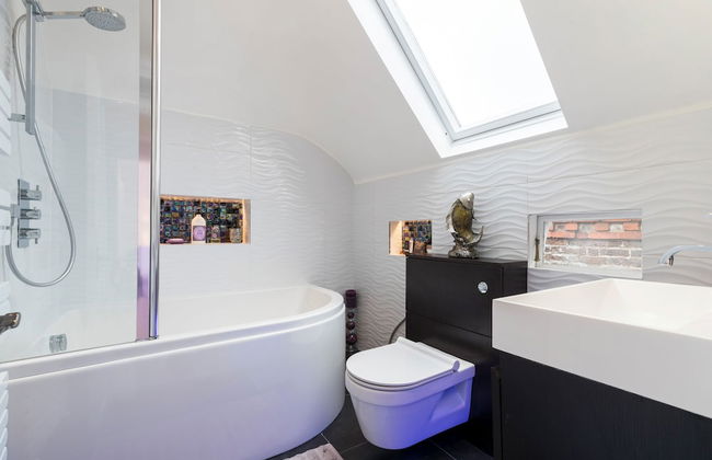 JOIVY Dazzling 2BR flat near by East Putney station - Foto 9