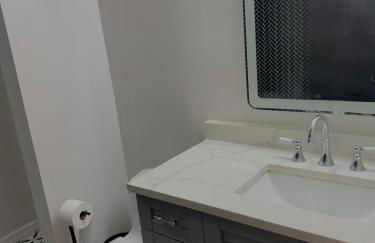 Channelside Luxury Retreat Spacious 2BR 2BA Condo with Pool, Balcony, Sauna & Gym - Foto 8