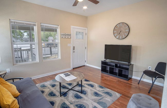 Renovated 2BR Near Downtown SA - Foto 19