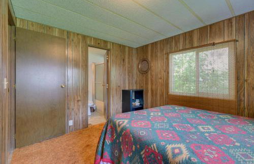 Cozy Salmon Home with Mountain Views and River Access - Foto 23