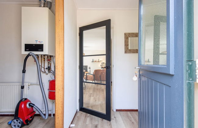 Cozy Holiday Home in Den Burg With hot tub - Foto 2