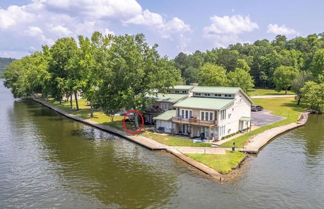 Spacious Lakeside Country Getaway - Foto 11