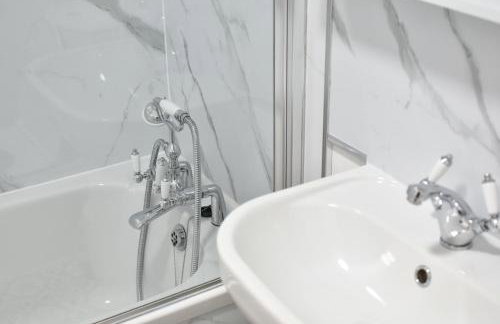 Luxury Spacious 2 bed Apartment - Foto 32