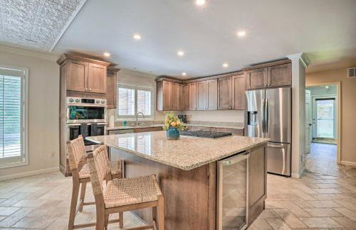 Spacious Lakefront Home with Private Dock! - Foto 8