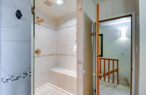 Cozy Washington Retreat with Deck, Walk to Beach! - Foto 18