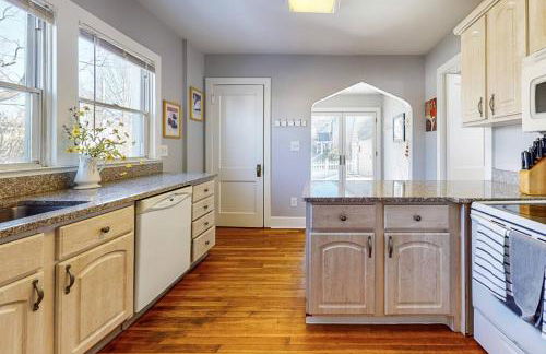 Belltown Retreat - Photo 16