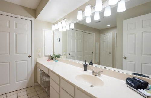 2BR Penthouse Condo - 2 Pools - Close to the Strip - Stairs Required - FREE TICKETS INCLUDED - FHC-24 - Foto 21