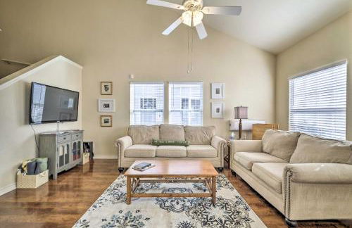 Walk to Lake Family Gem with Pool Access in Afton - Foto 3