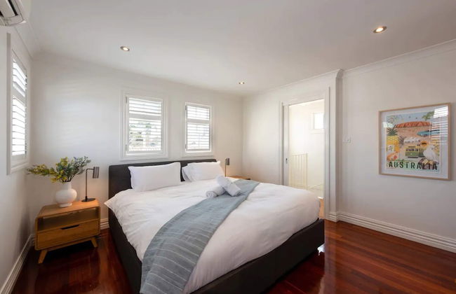 Renovated 3 Bedroom Family Home in Richmond With Parking - Foto 1